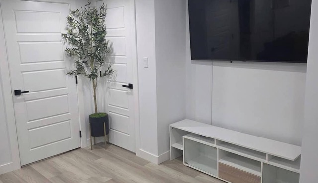 The Secord Suite Escape Fun Base Near the Mall