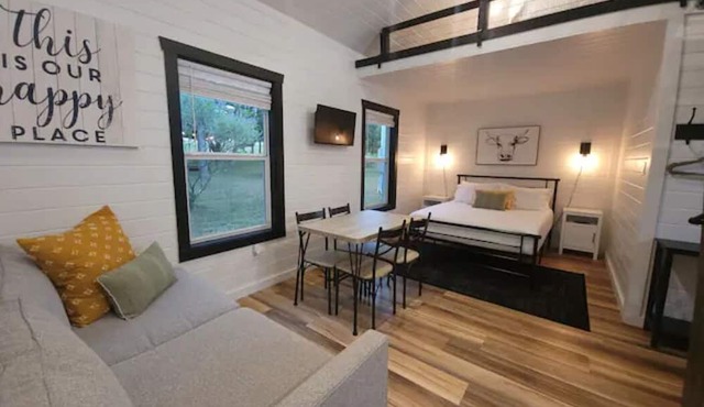 Tiny Home in Canyon Lake 5 mins to Lake & River, Prime Area, Pet Friendly