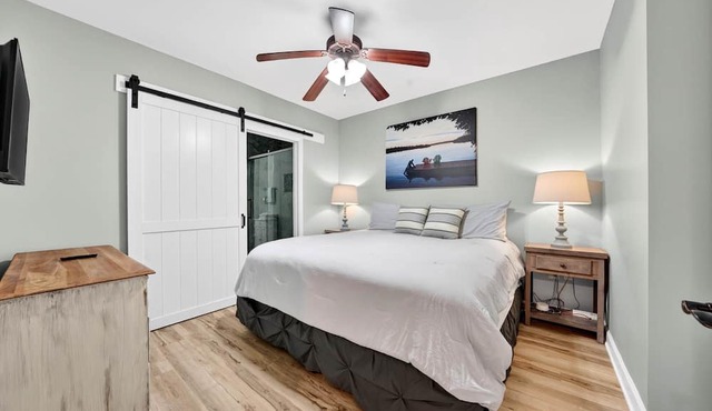 #233 Pointe - 2 Bedroom Lakefront Condo at Mariners SML