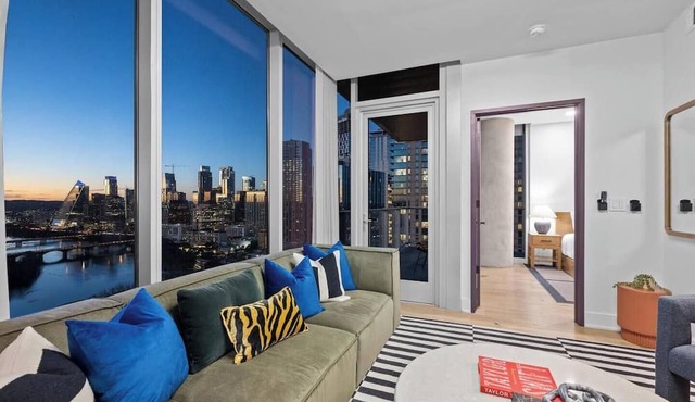 Rainey St. Bachelorette Penthouse w/Pool & Views