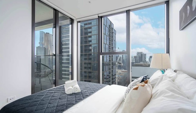Bay&River Views Condo near Southern Cross Station