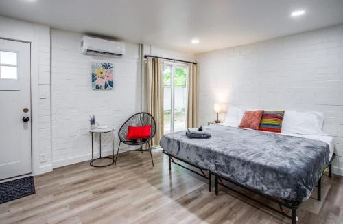 Newly Renovated Bright Studio